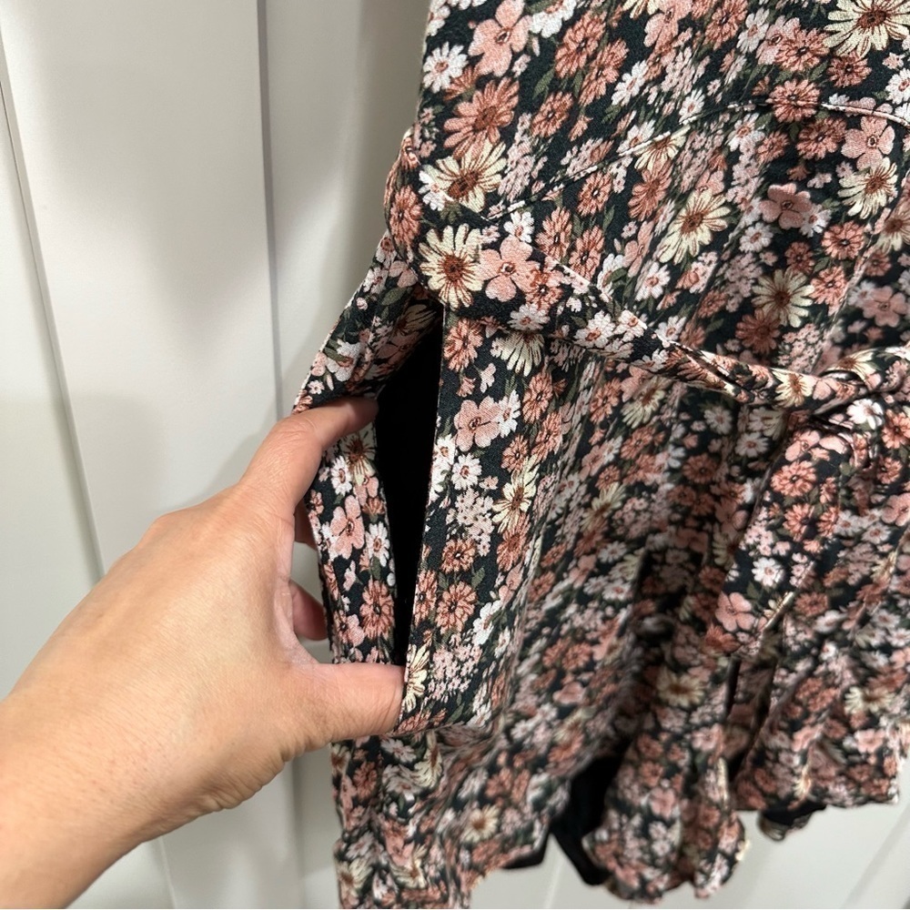 Abercrombie & Fitch Floral Tie Waist Romper Size Medium - Picture 3 of 5